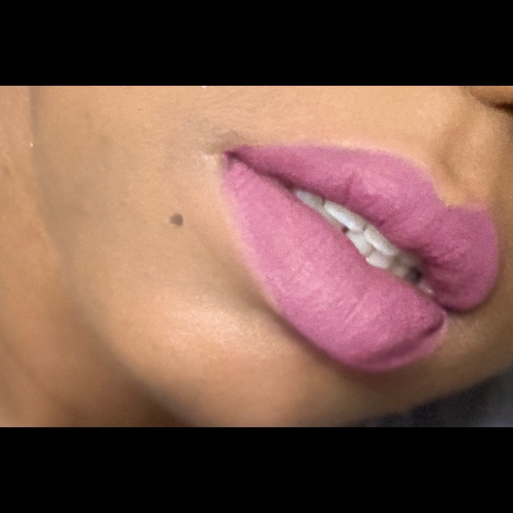 💄CHARM MATTE LIQUID LIPSTICK 💋 - Picture 3 of 6